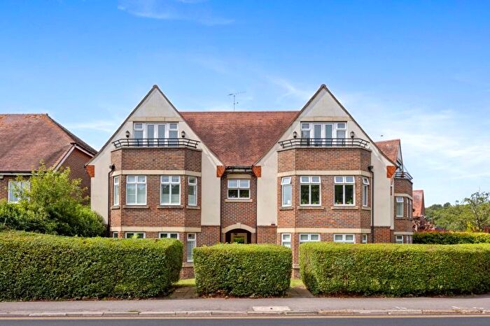 2 Bedroom Flat For Sale In Forest Road, Effingham Junction, Leatherhead, KT24