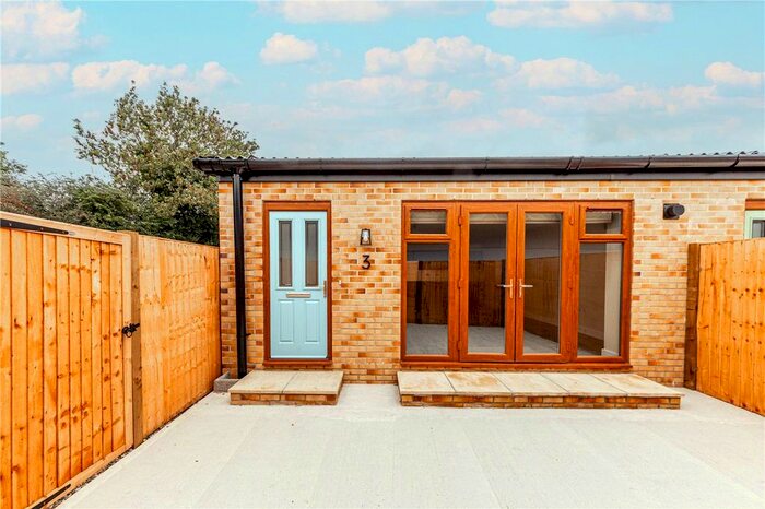 2 Bedroom Bungalow To Rent In Bucks Hill Farm, Kings Langley, Hertfordshire, WD4