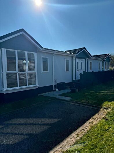 2 Bedroom Mobile/park Home For Sale In Cambridge Road, Stretham, Ely, CB6