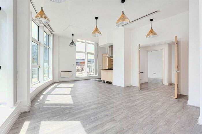 2 Bedroom Flat To Rent In Oyster Wharf, Lombard Road, London, SW11