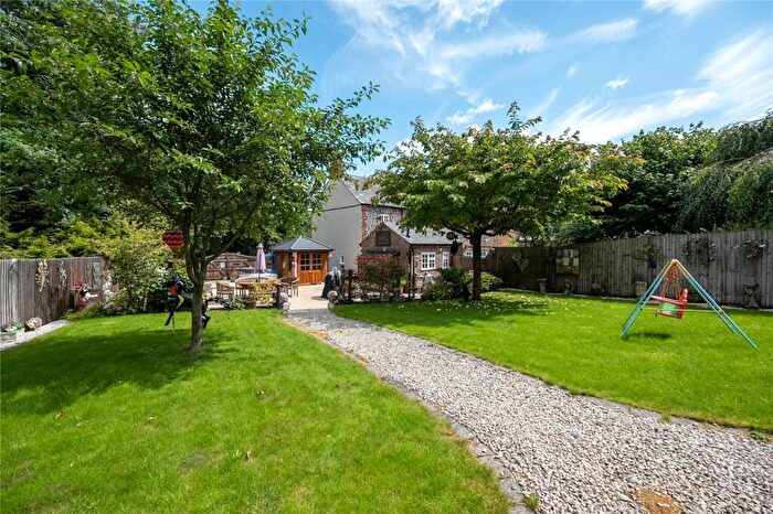 2 Bedroom End Of Terrace House For Sale In Lynch Hill, Kensworth, Bedfordshire, LU6