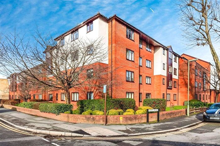 1 Bedroom Flat To Rent In Romana Court, Sidney Road, Staines-Upon-Thames, Surrey, TW18
