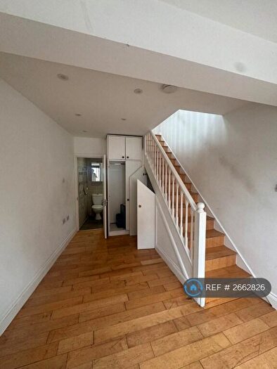Studio To Rent In Brunswick Avenue, London, N11