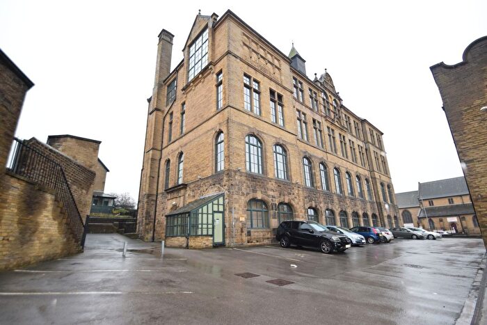 1 Bedroom Flat To Rent In Byron Halls, Bradford, BD3