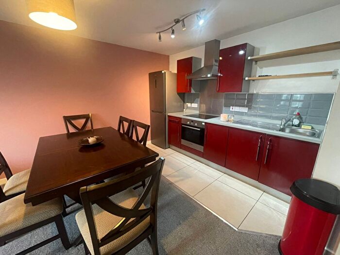 2 Bedroom Flat To Rent In Pilgrims Way, Salford, M50