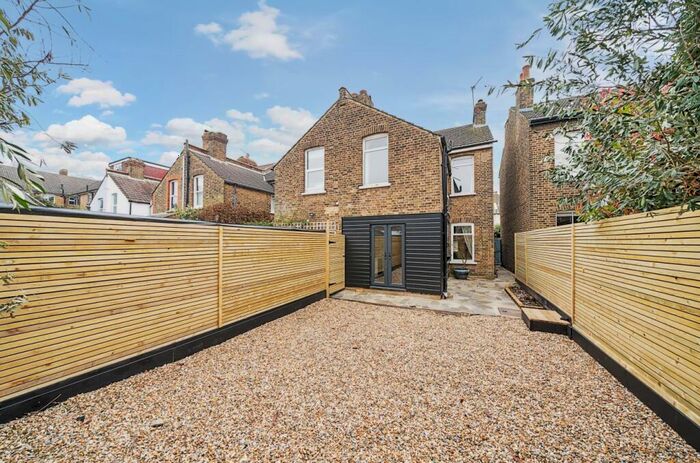 3 Bedroom End Of Terrace House To Rent In Pope Road Bromley, BR2