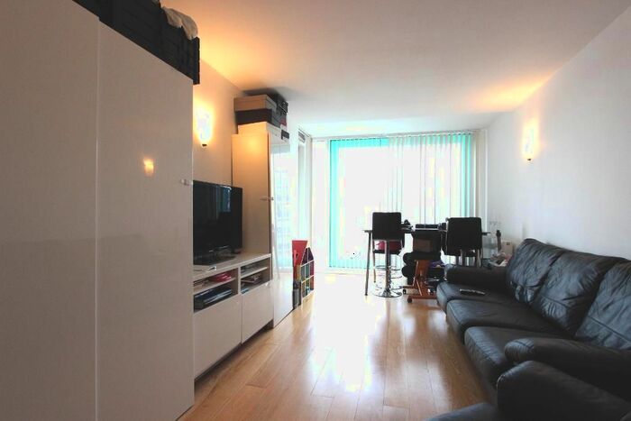 1 Bedroom Flat To Rent In Vantage Building, Station Approach, Hayes, London, UB3