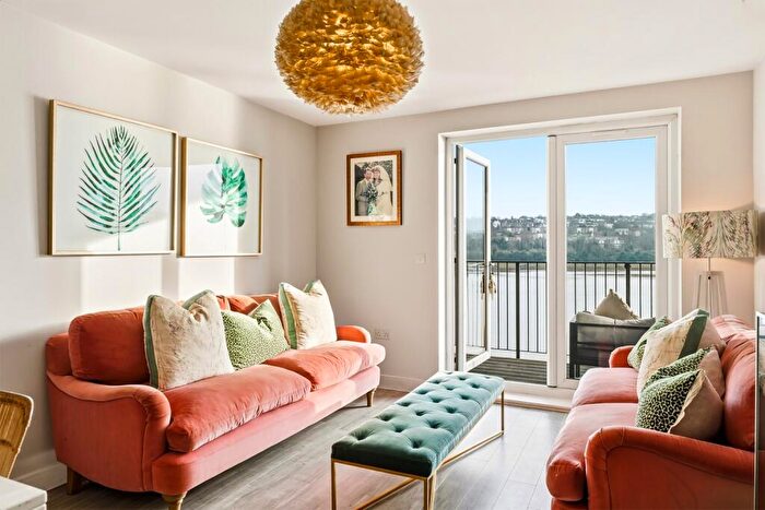 2 Bedroom Apartment For Sale In Knights Templar Way, ME2