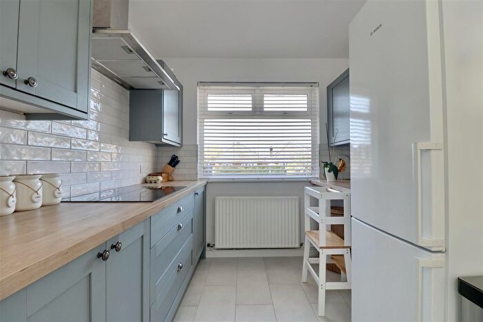 3 Bedroom Chalet For Sale In Milton Road, Waterlooville, PO7