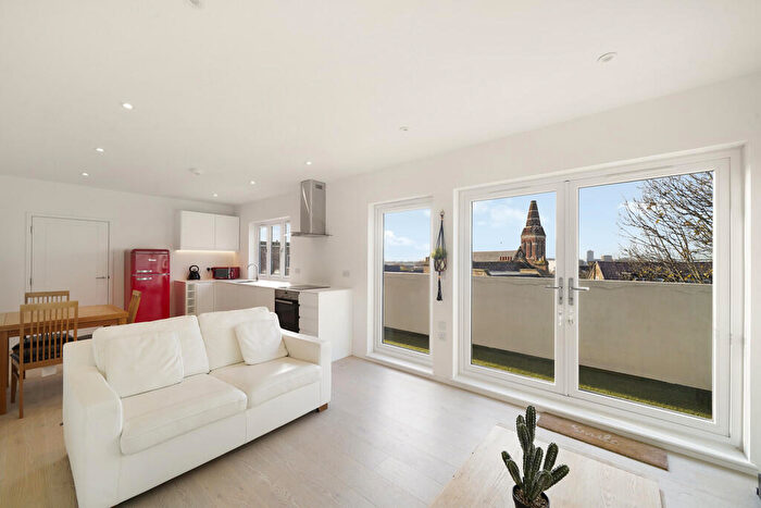 1 Bedroom Flat For Sale In Nicoll Road, London, NW10