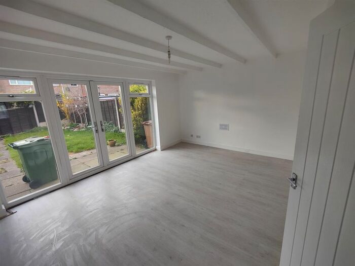 3 Bedroom Semi-Detached House To Rent In Darvel Road, Willenhall, WV12