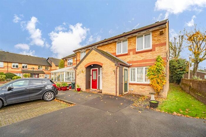 1 Bedroom Flat For Sale In Magnolia Court, Auriol Drive, Uxbridge, UB10