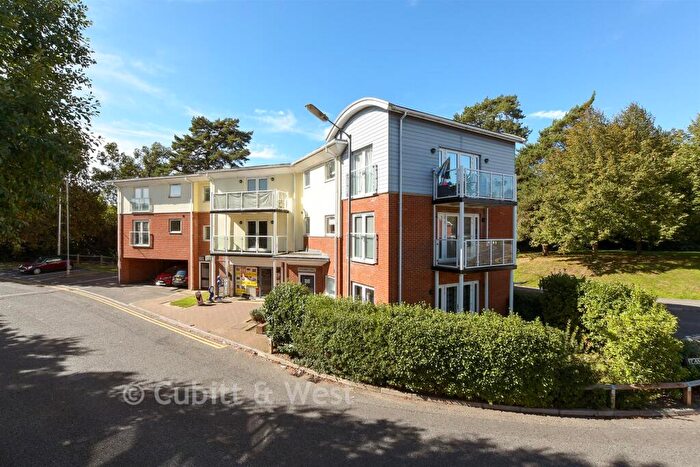2 Bedroom Apartment For Sale In St. Anne's Drive, Redhill, Surrey, RH1