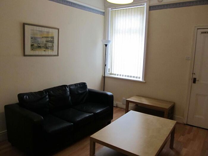 2 Bedroom Flat To Rent In Balmoral Terrace, Heaton, Newcastle Upon Tyne, NE6