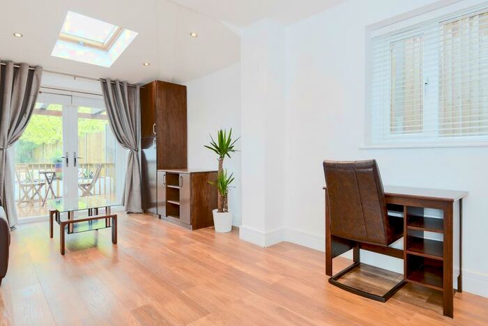 1 Bedroom Apartment To Rent In Donnington, Newbury, RG14