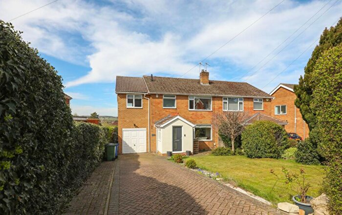 4 Bedroom Semi Detached House For Sale In Belvedere Close, Chesterfield, S40