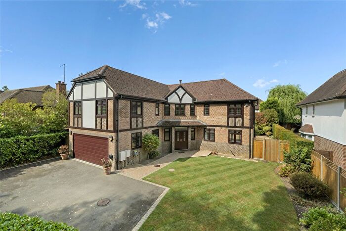 5 Bedroom Detached House To Rent In Drakes Close, Esher, Surrey, KT10