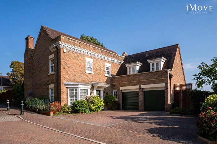 4 Bedroom Detached House For Sale In Dickenswood Close, London, SE19