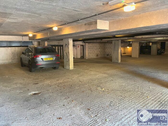 Parking/garage To Rent In Fletcher Street, Tower Hill, E1