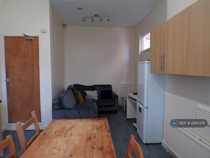 6 Bedroom Semi-Detached House To Rent In Egerton Road, Manchester, M14