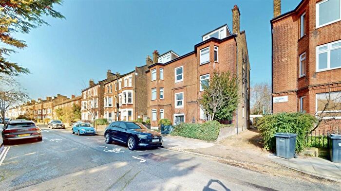 2 Bedroom Flat For Sale In Savernake Road, Hampstead Heath, NW3