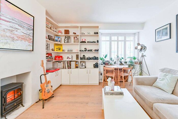 1 Bedroom Flat For Sale In Meath Street, Battersea, London, SW11