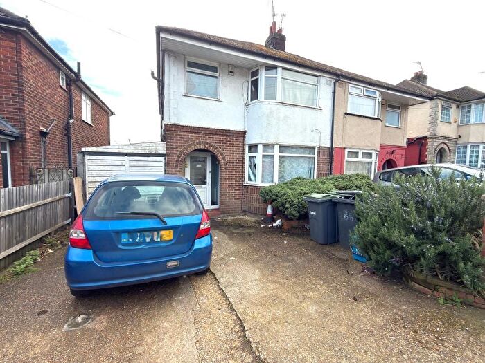 3 Bedroom Semi Detached House For Sale In Crawley Green Road, Round Green, Luton, Bedfordshire, LU2