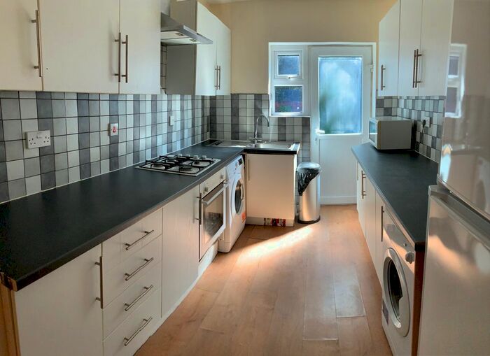 5 Bedroom Semi-Detached House To Rent In Clifton Avenue, Fallowfield, Manchester M14