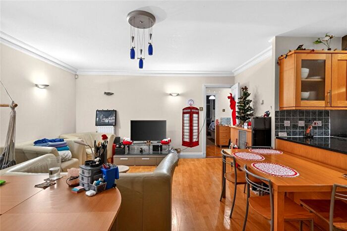 2 Bedroom Flat To Rent In Swan Street, London, SE1