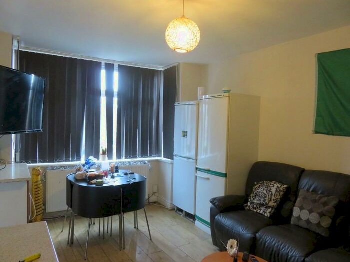 7 Bedroom Detached House To Rent In Harrington Drive, Nottingham, NG7