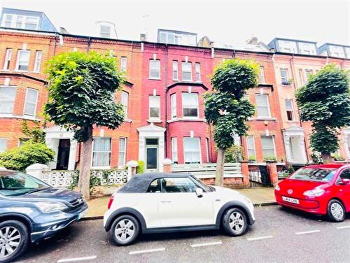 Flat To Rent In Hamilton Gardens, London, NW8