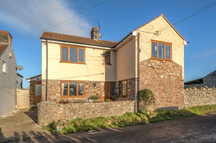 4 Bedroom Property For Sale In The Green, Heathend, GL12