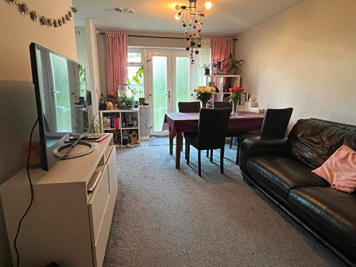2 Bedroom Flat For Sale In Stoneleigh Road, Clayhall, IG5