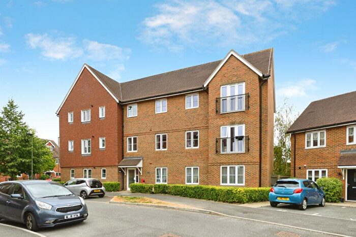2 Bedroom Flat For Sale In Blunden Way, Horley, RH6