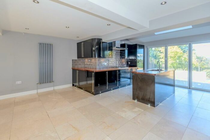 4 Bedroom Semi-Detached House To Rent In Surrey, KT16