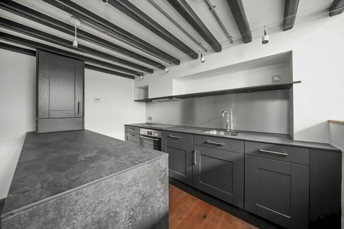 1 Bedroom Mews To Rent In Printers Mews, Teddington, TW11