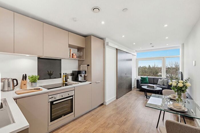 1 Bedroom Flat To Rent In Northpoint, Ewell Road, Surbiton, KT6