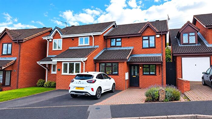 3 Bedroom Semi Detached House For Sale In Dacer Close, Birmingham, West Midlands, B30