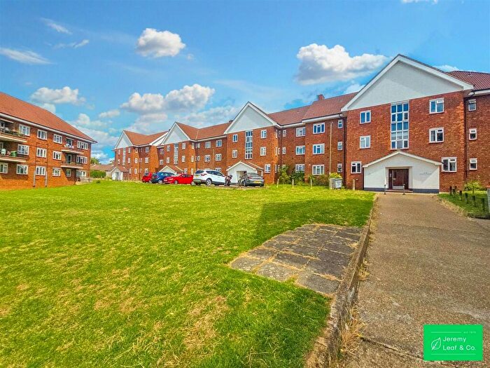 3 Bedroom Flat For Sale In Elmshurst Crescent, London, N2