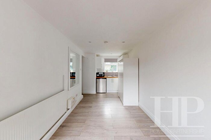 Studio To Rent In Epping Walk, Crawley, RH10