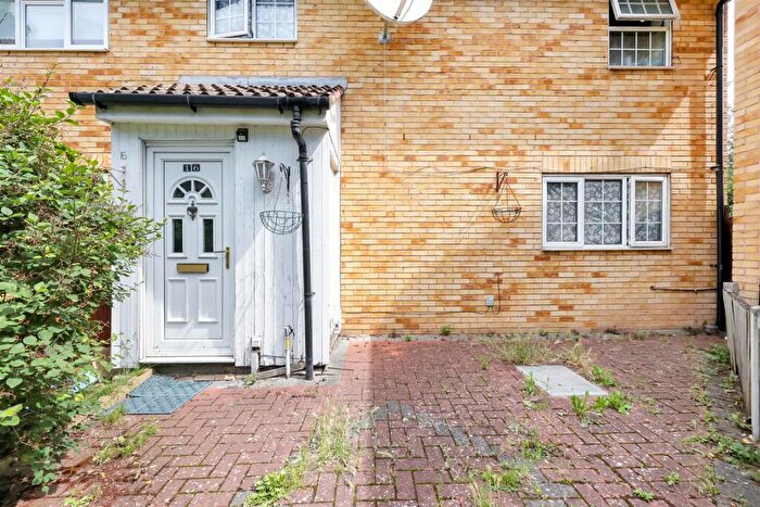 3 Bedroom End Of Terrace House For Sale In Sheerwater Road, London, E16