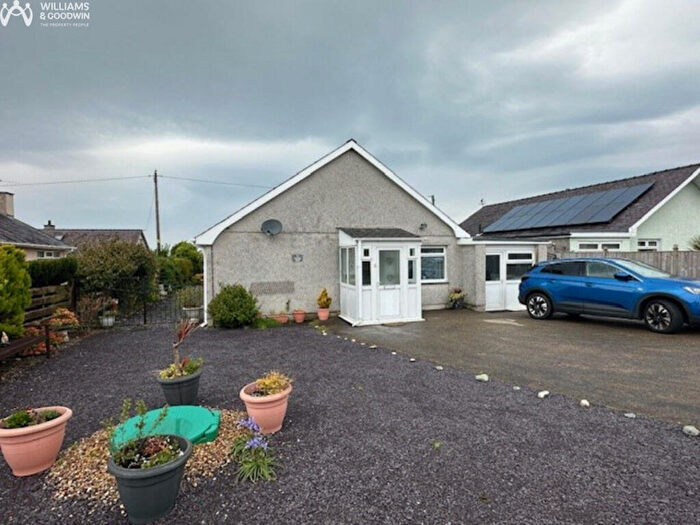 3 Bedroom Detached Bungalow For Sale In Garth Estate, Pontllyfni, LL54