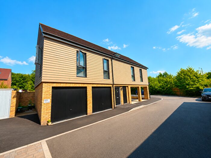 2 Bedroom Detached House For Sale In The Carriage Drive, Basinsgstoke, RG24