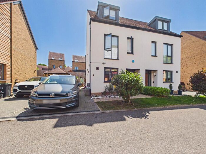 3 Bedroom Semi Detached House For Sale In Twinners Road, Coulsdon, CR5
