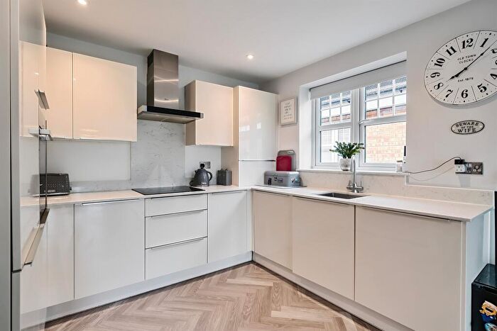 2 Bedroom Apartment To Rent In London Road, Aston Clinton, Aylesbury, HP22