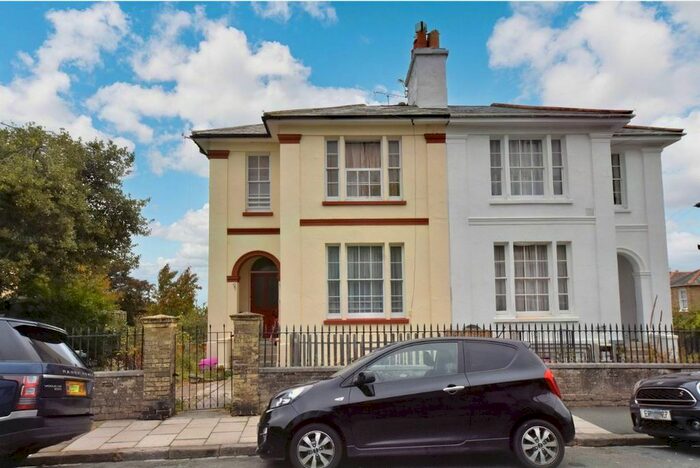 2 Bedroom Flat To Rent In John Street, Ryde, PO33