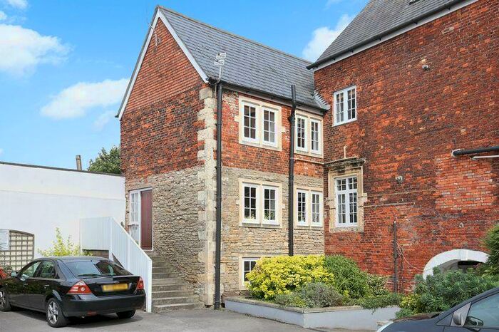 2 Bedroom Apartment To Rent In Hill Street, Trowbridge, BA14