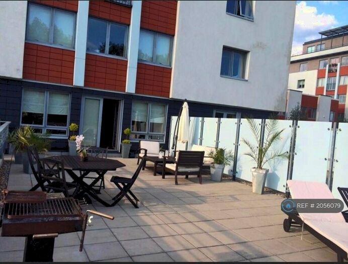 2 Bedroom Flat To Rent In Lait House, Beckenham, BR3