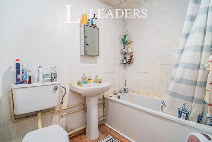 2 Bedroom Flat To Rent In Dads Wood, CM20