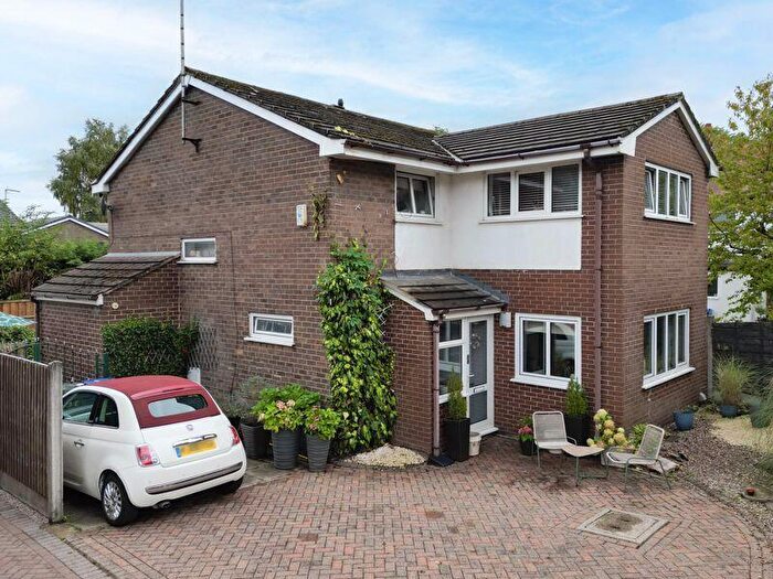 4 Bedroom Detached House For Sale In Plover Close, Rochdale, OL11